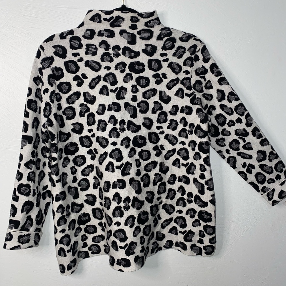 Tahari size medium cheetah print sweater